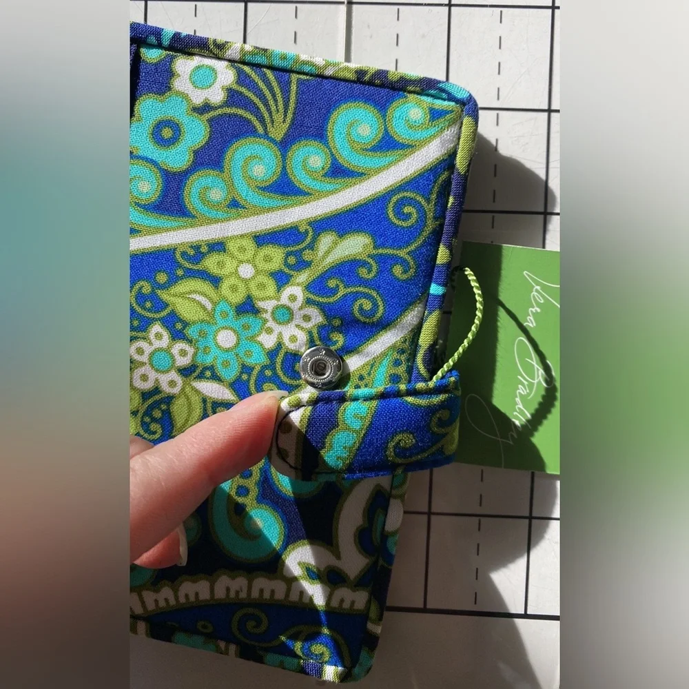 NWT Vera Bradley Passport ID Cover Rhythm & Blues Greens Aqua White Navy - Picture 11 of 16